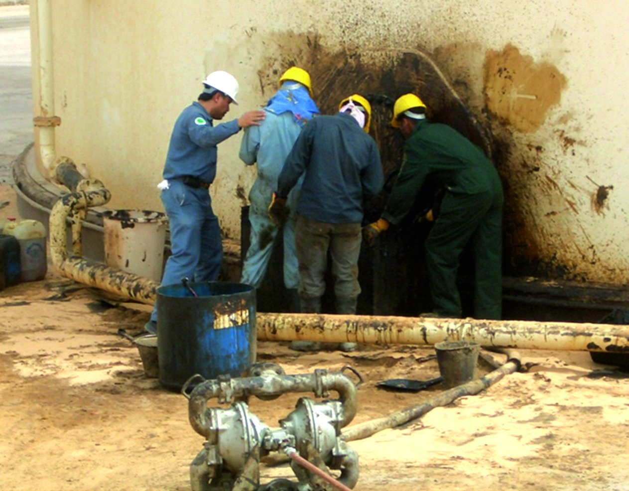 Comprehensive Oil Storage Tank Maintenance - Image 1